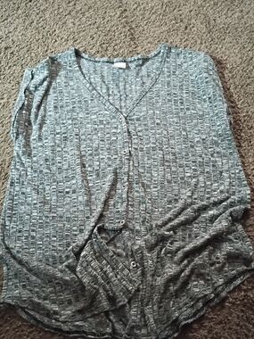 No Boundaries Gray Ribbed V-Neck Sweater Top